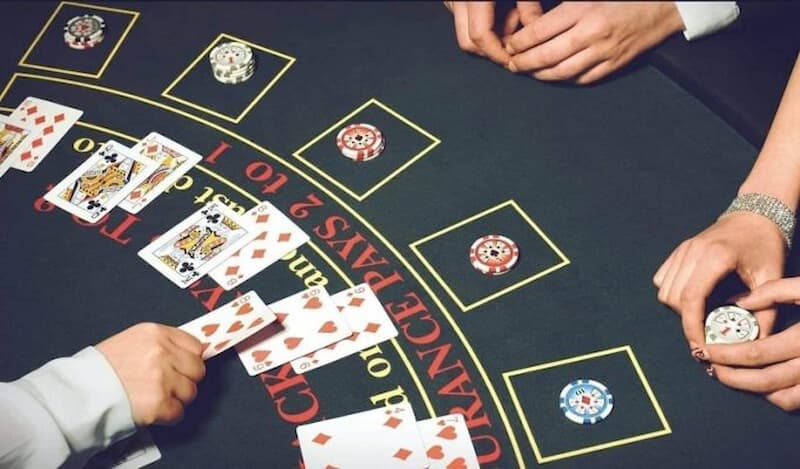 Kinh nghiệm chơi Xì Dách bằng việc quan sát đối thủ